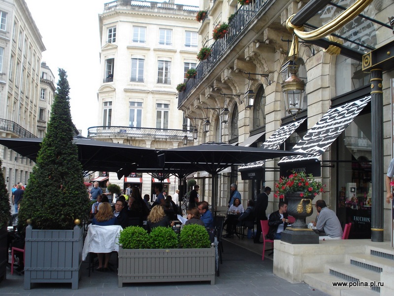 кафе в Бордо, стильное кафе в Бордо, ресторан Бордо, гид по Бордо, улочки Бордо, тур по Бордо с гидом, экскурсия по Бордо, город Бордо, старая улица в Бордо