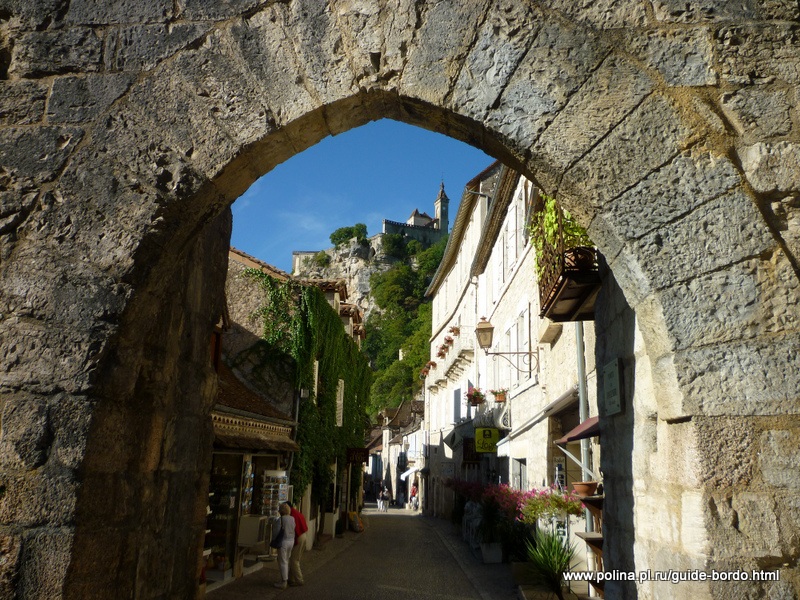 Russian guide in Rocamadour, France, Russian guide and car in Bordeaux, tour from Bordeaux with Russian guide to Rocamadour